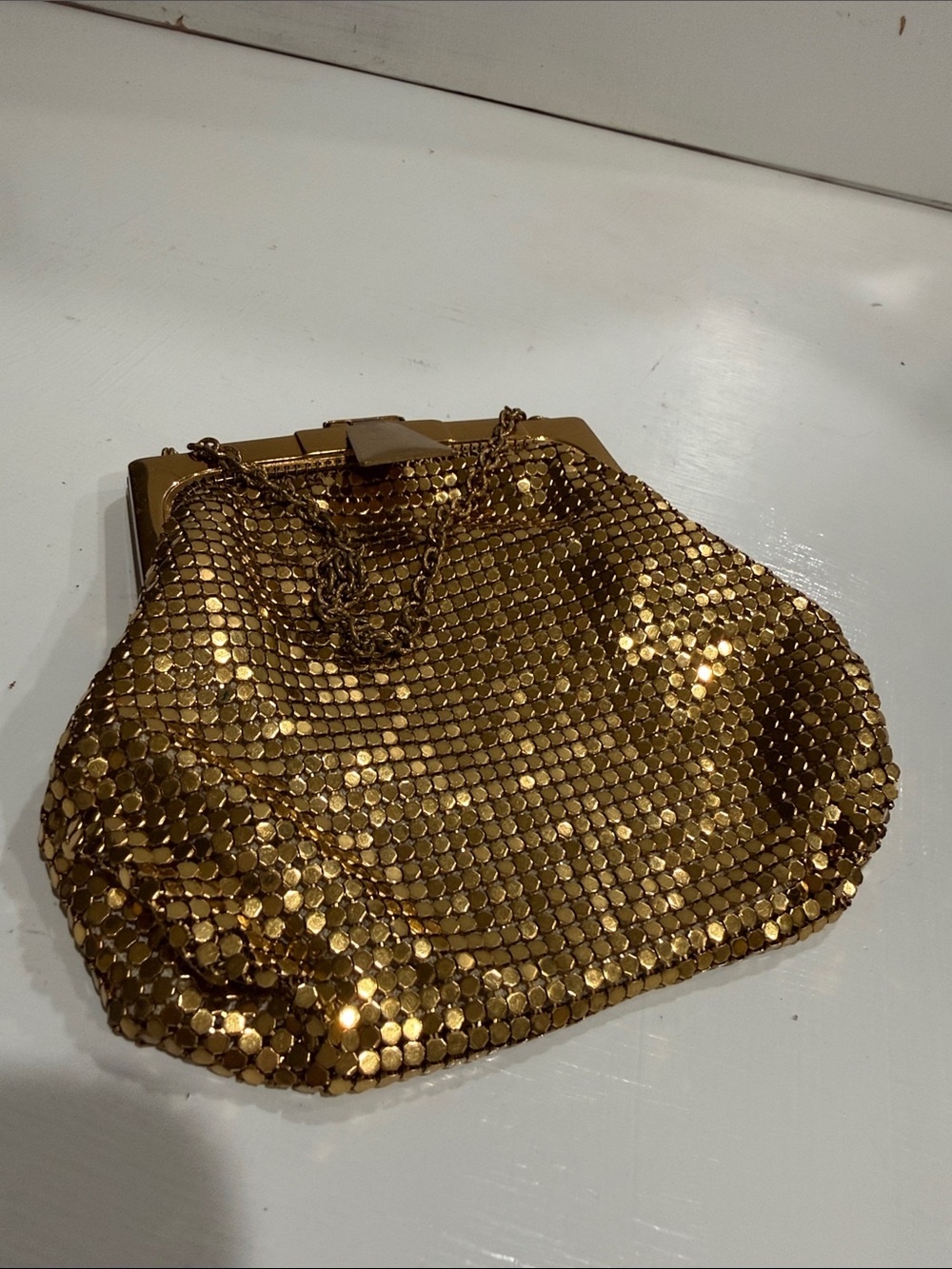 Whiting & Davis Gold Mesh Evening Wristlet with Chain 1920’s Vintage - Picture 2 of 10